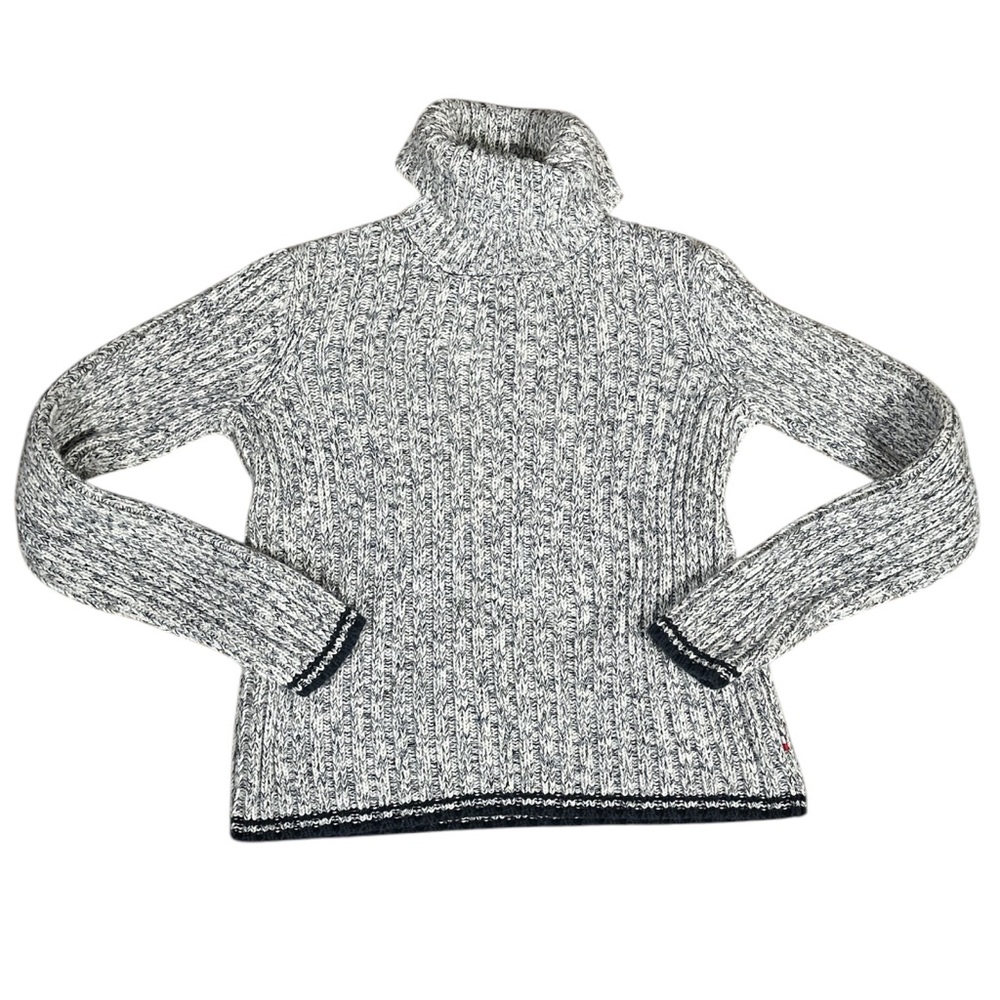 Tommy Hilfiger Sweater. No Size Tag. Measurements 18” Pit to Pit 22” Length.